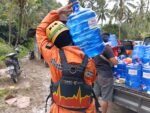 Respon Cepat DMC Dompet Dhuafa Gulirkan Dapur Umum Hingga Air Bersih Bagi Ratusan Penyintas Banjir Sumbar