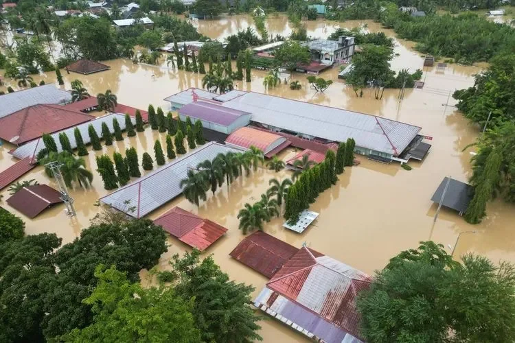 Perjuangan di Tengah Bencana: Basarnas Evakuasi Ribuan Korban Banjir Aceh, Medan dan Padang