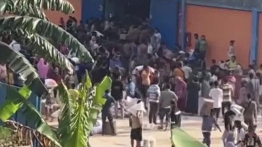 Warga Sibolga dan Tapteng Nekat Jarah Gudang Bulog dan Minimarket