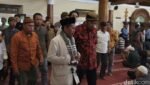 Momen Canggung Dua Raja Keraton Solo Salat Jumat di Masjid yang Sama, Tak Saling Sapa
