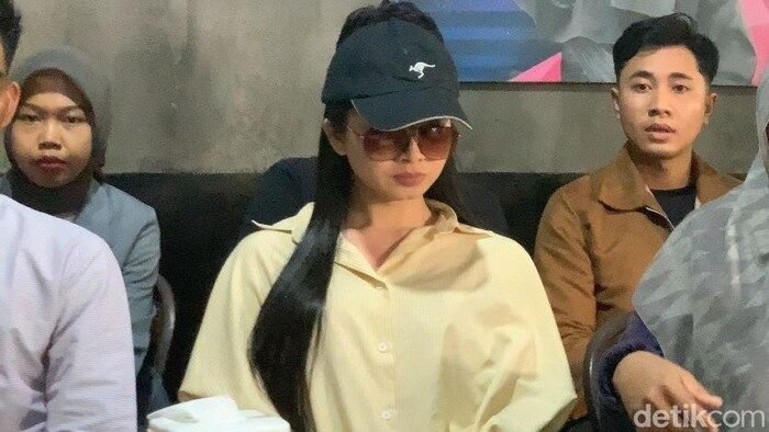 Sister Hong Versi Lombok: MUA Berhijab yang Ternyata Pria, Bongkar Identitas Asli