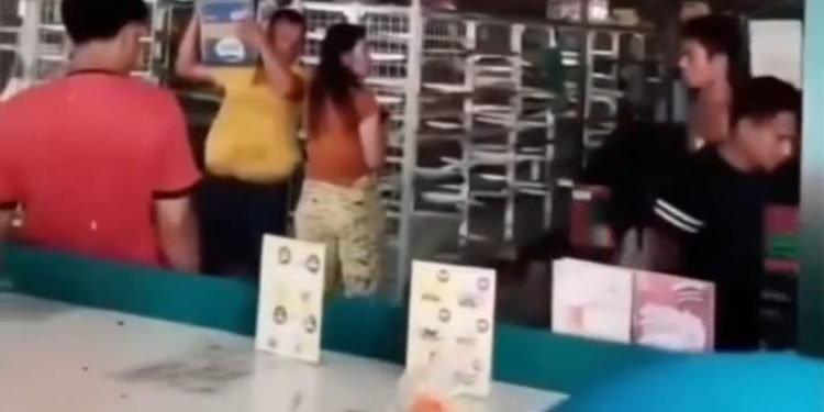 Panik Kekurangan Bahan Pokok, Warga Tapteng Nekat Jarah Minimarket