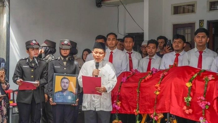 Kapolri Beri Pangkat Kehormatan untuk Polisi Riau Korban Longsor di Padang
