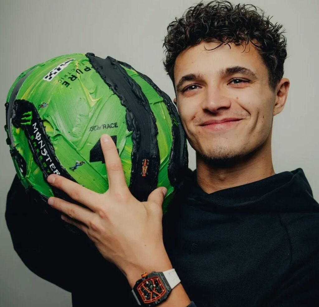 Parade Helm Spektakuler di F1 GP Las Vegas : Dari Glitter Hingga Chrome Party 2 Parade Helm Spektakuler di F1 GP Las Vegas : Dari Glitter Hingga Chrome Party