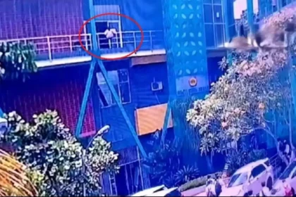 Mahasiswi Universitas Pakuan Jatuh dari Lantai 3, Sebelumnya Terlihat Senderan di Pagar