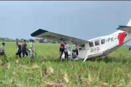 Pesawat Latih Jatuh di Karawang, Empat Penumpang Termasuk Pilot Selamat