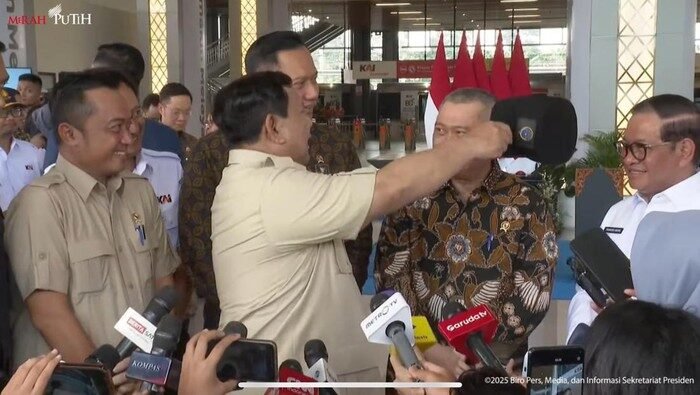 Presiden Prabowo Bercanda Soal Rambut Menteri : "Mulai Botak" 1 Presiden Prabowo Bercanda Soal Rambut Menteri : "Mulai Botak"