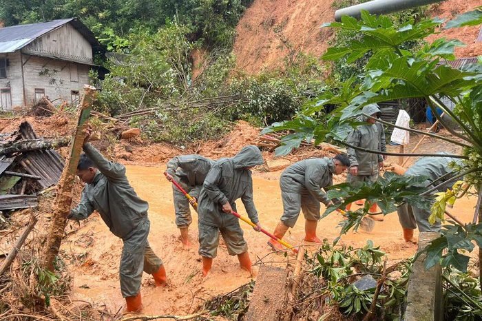 Personel Polri memperluas operasi kemanusiaan untuk menangani bencana di berbagai wilayah Sumatera Utara.