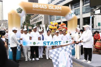 Peserta Harmony Fun Walk merayakan Hari Toleransi bersama Kemenag sebagai simbol penguatan kerukunan nasional.