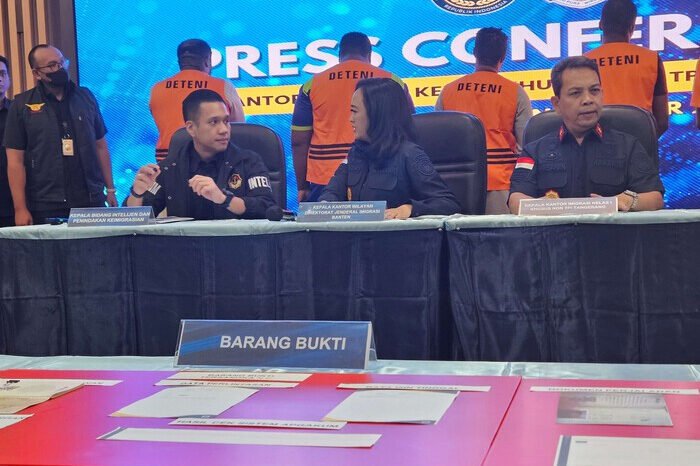 Penangkapan lima WNA Nigeria dilakukan di kawasan Suvarna Sutera, Tangerang, dalam Operasi Wirawaspada oleh jajaran Direktorat Jenderal Imigrasi.