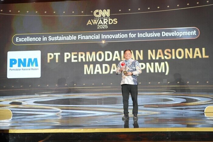 Inovasi Keuangan Berkelanjutan PNM Raih Apresiasi Berharga 1 PNM raih penghargaan CNN Indonesia Awards 2025 berkat inovasi Orange Bonds untuk pemberdayaan perempuan.
