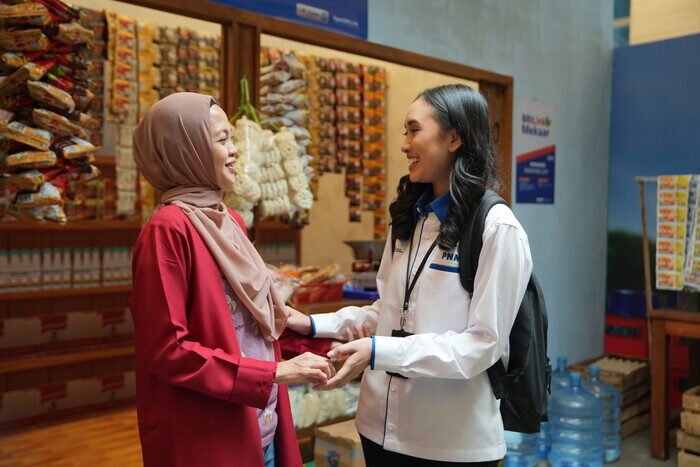 Bukan Sarjana, tapi Pemberdaya: Puluhan Ribu Lulusan SMA/SMK Jadi Penggerak Ekonomi 'Wong Cilik' Lewat PNM 2 Bukan Sarjana, tapi Pemberdaya: Puluhan Ribu Lulusan SMA/SMK Jadi Penggerak Ekonomi 'Wong Cilik' Lewat PNM