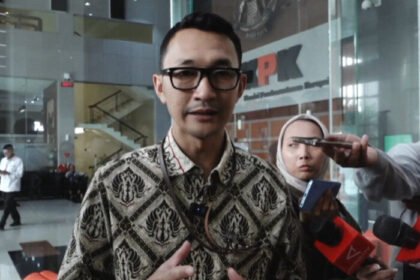 Berita tentang asisten Hotman Paris yang tidak hadir dalam pemanggilan penyidik KPK terkait kasus dugaan gratifikasi dan TPPU dana CSR BI-OJK ini menyajikan perkembangan terkini dengan struktur informatif bergaya jurnalistik dan ramah gadget.