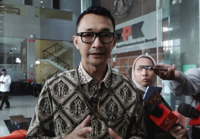 Berita tentang asisten Hotman Paris yang tidak hadir dalam pemanggilan penyidik KPK terkait kasus dugaan gratifikasi dan TPPU dana CSR BI-OJK ini menyajikan perkembangan terkini dengan struktur informatif bergaya jurnalistik dan ramah gadget.