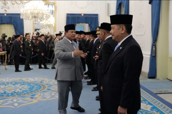 Presiden Prabowo Subianto menekankan pentingnya evaluasi menyeluruh terhadap seluruh lembaga reformasi, bukan hanya Polri, guna memperkuat tata kelola pemerintahan yang responsif dan profesional.