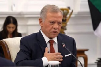 Presiden Prabowo Subianto dan Raja Abdullah II berbincang hangat di Istana Negara saat kunjungan bilateral Yordania ke Indonesia.