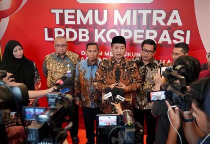 Menkop Ferry Juliantono ajak koperasi mitra LPDB untuk menjadi pendamping utama Koperasi Merah Putih dalam mempercepat penguatan ekonomi desa secara nasional.