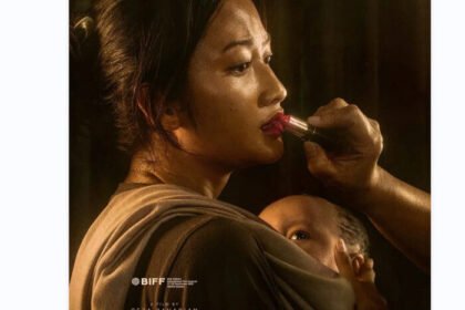 Film ‘Pangku’ sukses memenangkan Piala Citra 2025 di FFI, menyoroti perjuangan ibu tunggal dan pendidikan anak, dengan Reza Rahadian terharu menerima penghargaan prestisius ini.