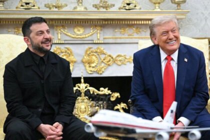 Proposal perdamaian terbaru Amerika Serikat  mensyaratkan Ukraina menyerahkan sebagian wilayahnya kepada Rusia, memangkas kekuatan militernya, dan meninjau ulang strategi negosiainya di tengah tekanan geopolitik terbaru.