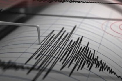 Kemlu RI memastikan seluruh WNI di Bangladesh aman usai gempa 5,7 yang mengguncang wilayah dekat Dhaka.