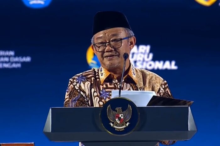 Mendikdasmen Abdul Mu’ti melaporkan realisasi kenaikan tunjangan dan bonus guru langsung kepada Presiden Prabowo di Hari Guru Nasional 2025.