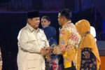 Guru SDN Embacang Lama, Koko Triantoro, bersyukur atas perhatian Presiden Prabowo terhadap pendidikan 3T dan rencana pembangunan jembatan bagi siswa.