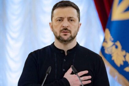 Presiden Ukraina Volodymyr Zelenskyy menerima draf proposal diplomasi dari Amerika Serikat untuk membuka kembali jalur negosiasi damai dengan Rusia.