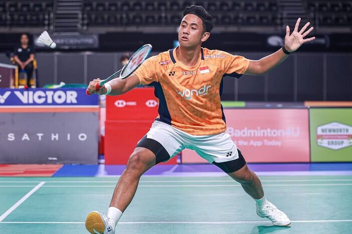 Laga Alwi Farhan di Australia Open 2025 berakhir dramatis setelah unggul jauh namun disusul Chou Tien Chen dalam duel tiga gim yang menegangkan selama 83 menit.