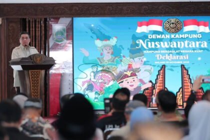 Wamendes Ahmad Riza Patria mengajak masyarakat memperkuat kemandirian desa melalui komunitas Dewan Kampung Nuswantara.