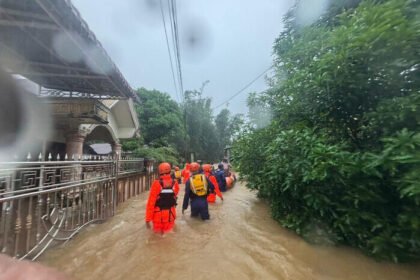 Tim SAR berupaya menembus banjir dan longsor di Sibolga–Tapteng guna mengevakuasi warga terdampak.