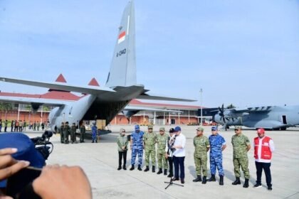 Pengiriman bantuan darurat pemerintah ke Sumatera Barat, Sumatera Utara, dan Aceh diberangkatkan melalui Lanud Halim Perdanakusuma menggunakan empat pesawat angkut.