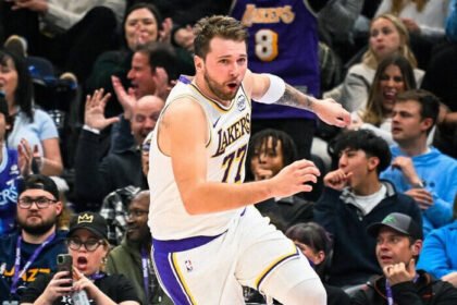 Luka Doncic memimpin Los Angeles Lakers meraih kemenangan dramatis atas Utah Jazz dengan performa dominan di Salt Lake City.