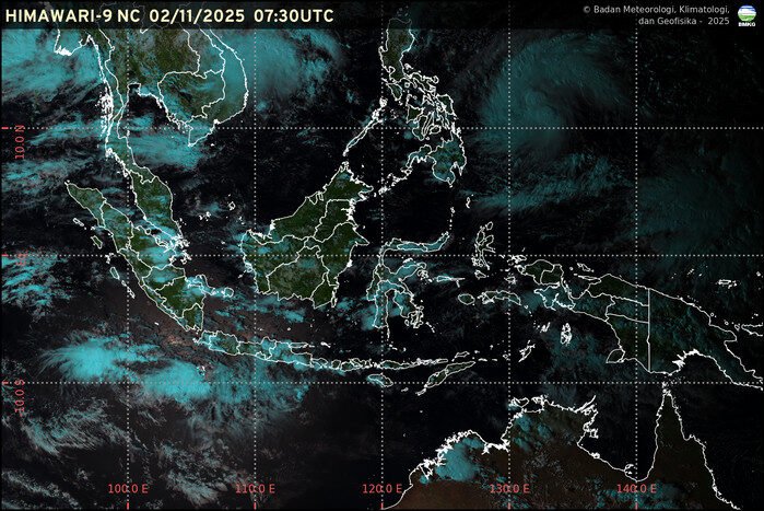 Awan Gelap Intai Jateng Selatan: BMKG Peringatkan Hujan Ekstrem Disertai Petir 2–4 November 1 BMKG memperingatkan potensi cuaca ekstrem di Jawa Tengah bagian selatan pada 2–4 November 2025 dengan hujan lebat disertai petir dan angin kencang. Warga diminta waspada terhadap potensi banjir dan longsor akibat dinamika atmosfer aktif.