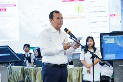 Kepala BMKG Teuku Faisal Fathani menjelaskan kualitas udara nasional saat menghadiri rapat koordinasi dengan Kementerian Lingkungan Hidup di Tangerang.