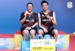 Bobby Setiabudi dan Melati Daeva Oktavianti berdiri di podium juara Indonesia International Challenge 2025 di GOR Amongrogo, Yogyakarta.