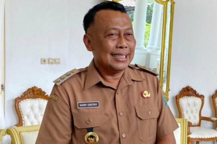 Bupati Ponorogo Sugiri Sancoko terjaring OTT KPK terkait dugaan jual beli jabatan, kini dibawa ke Jakarta untuk pemeriksaan lanjutan.