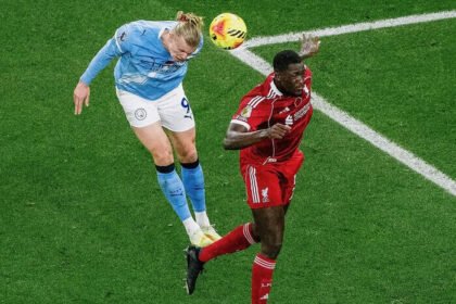 Manchester City tampil superior dan membungkam Liverpool 3-0 di Etihad Stadium lewat aksi Haaland, Gonzalez, dan Doku.