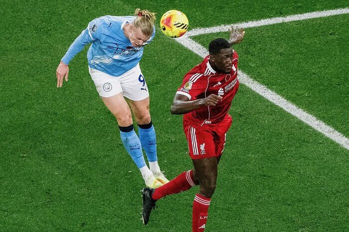 Manchester City tampil superior dan membungkam Liverpool 3-0 di Etihad Stadium lewat aksi Haaland, Gonzalez, dan Doku.