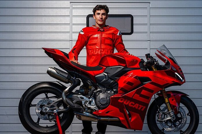 Marc Marquez jalani pemulihan bahu kanan dengan progres cepat, Ducati yakin sang juara dunia akan comeback penuh tenaga di MotoGP 2026.