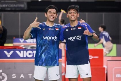 Fajar/Fikri melaju ke final Australia Open 2025 setelah duel sengit kontra sesama wakil Indonesia. Hadapi perang saudara jilid 2 di partai final. (Foto: PBSI)