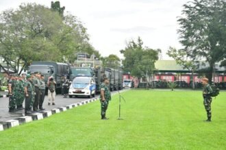 Personel Kodam I/BB bersiap diberangkatkan dari Makodam I/BB untuk memperkuat penanganan banjir dan longsor di Tapanuli Tengah.