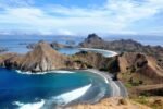 Delapan destinasi alam Labuan Bajo yang wajib dikunjungi karena menawarkan pengalaman terbaik dari Komodo hingga savana emas Gili Lawa Darat.
