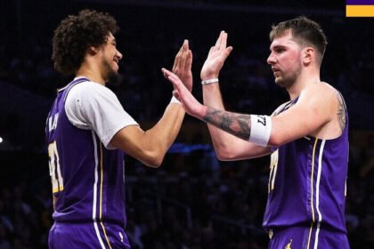 Luka Doncic kembali jadi pahlawan kemenangan Los Angeles Lakers setelah menumbangkan San Antonio Spurs 118-116 di Crypto.com Arena.