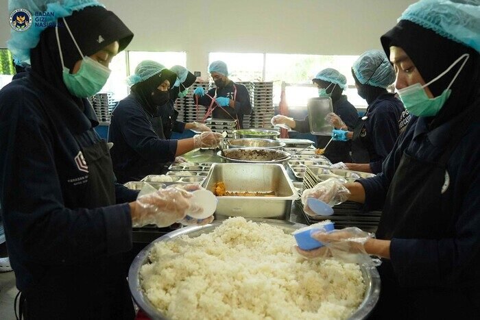 1.000 Koperasi Jadi Tulang Punggung Program MBG, Pemerintah Siapkan Skema Pembiayaan LPDB 1 Lebih dari 1.000 koperasi kini terlibat aktif dalam Program Makan Bergizi Gratis (MBG), memasok kebutuhan pangan bergizi bagi jutaan penerima manfaat di seluruh Indonesia.
