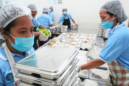 Badan Gizi Nasional (BGN) memastikan pencairan gaji tenaga ahli gizi dan akuntan SPPI batch III Program Makan Bergizi Gratis (MBG) akan tuntas pekan ini. Kepala BGN Dadan Hindayana menegaskan keterlambatan hanya bersifat administratif dan tak akan terulang.