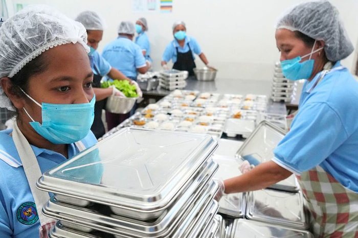 Badan Gizi Nasional (BGN) memastikan pencairan gaji tenaga ahli gizi dan akuntan SPPI batch III Program Makan Bergizi Gratis (MBG) akan tuntas pekan ini. Kepala BGN Dadan Hindayana menegaskan keterlambatan hanya bersifat administratif dan tak akan terulang.