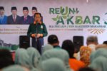 Menag Nasaruddin Umar mengajak alumni PTKI membangun pusat peradaban Islam dari Indonesia pada Reuni Akbar Fakultas Syariah UIN Alauddin Makassar.