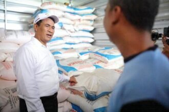 Menteri Pertanian Andi Amran Sulaiman memastikan penurunan harga pupuk subsidi berjalan tertib di seluruh daerah.