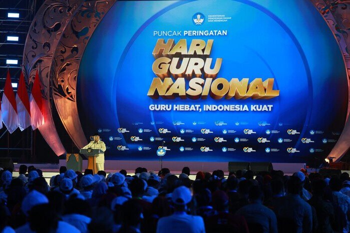 Presiden Prabowo Subianto memberikan pesan tegas untuk orang tua saat peringatan Hari Guru Nasional 2025.