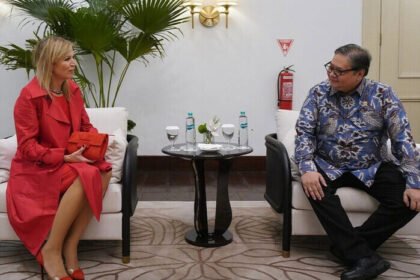 Presiden Prabowo dorong pembentukan dewan nasional baru untuk memperkuat kesehatan finansial masyarakat.